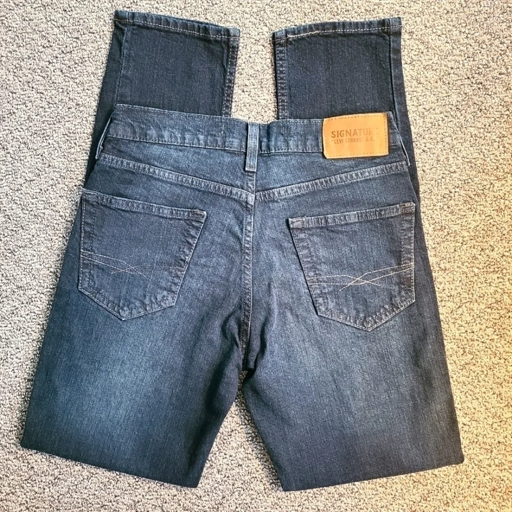 Levi Strauss & Co. SIGNATURE Jeans Mid Rise Dark Wash Denim Slim Straight Leg - Picture 3 of 8